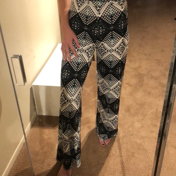 Triangle Patterned One Piece. Size 4. - Picture 3 of 7